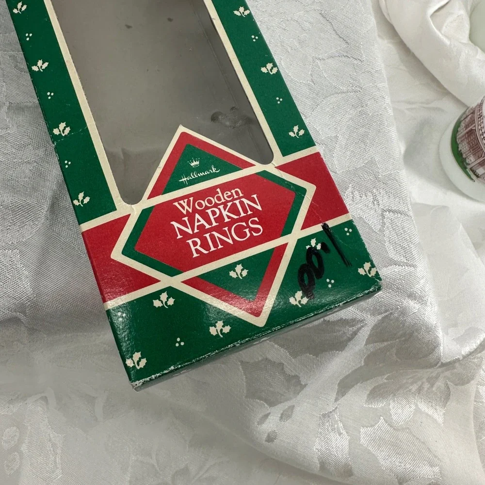 Hallmark Napkin Rings Red Good Ginger Bear Wooden Set of 8 Vintage XNR20-7